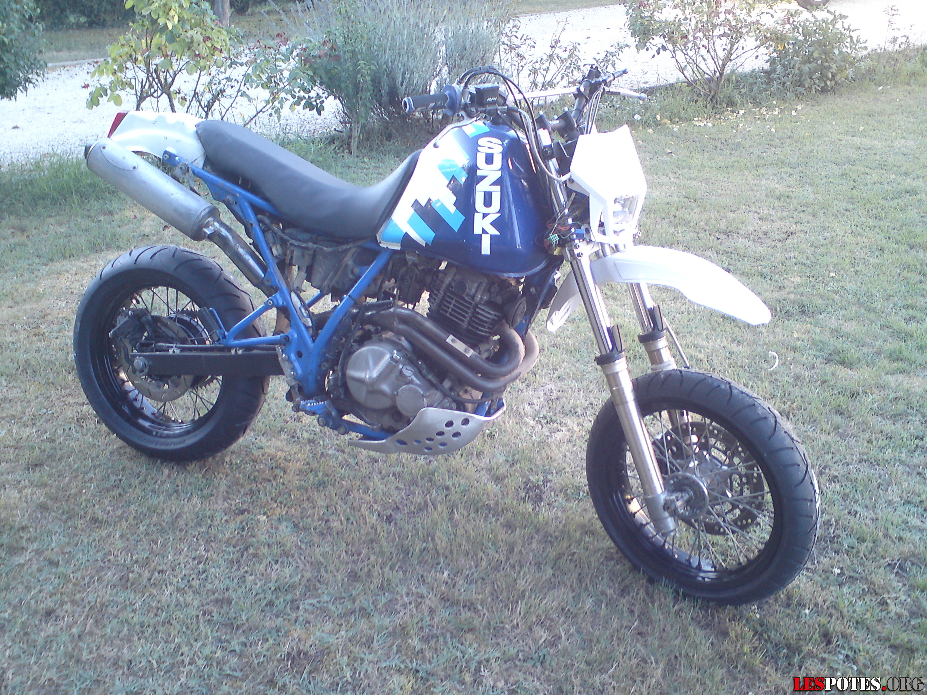 Suzuki djebel 600